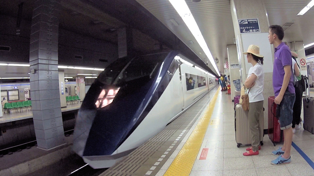 Keisei Ueno Station, Skyliner arriving